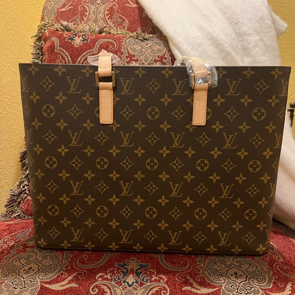 Louis Vuitton Luco Handbag